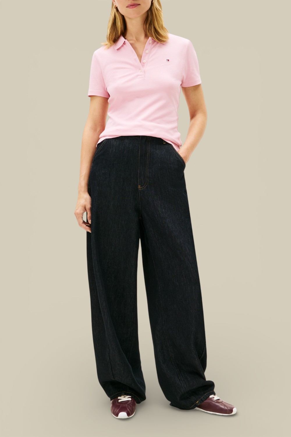 תמונת כל הלוק של חולצת פולו